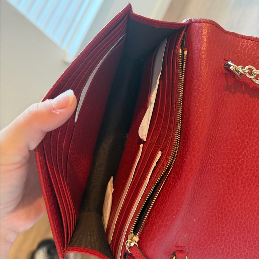Gucci Red Crossbody Bag with Gold Chain - Picture 4 of 9